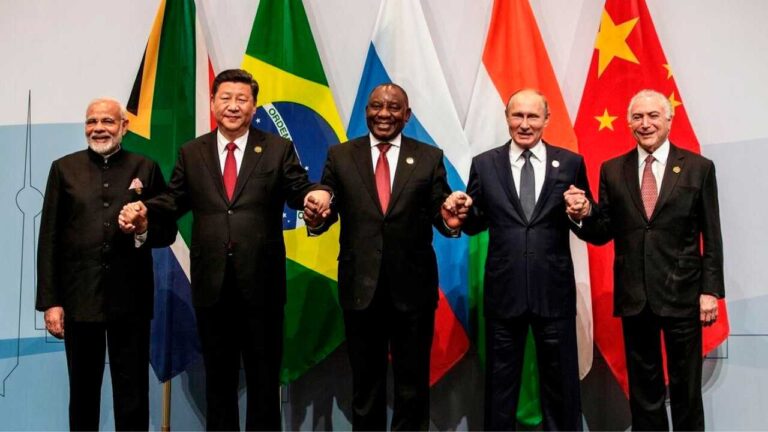 Over 30 countries wanting to join the BRICS nations and create a BRICS reserve currency as over $1trillion is withdrawn from US banks in 8 weeks